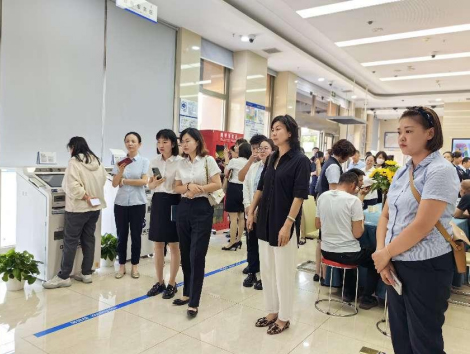 巴彦淖尔银行业协会组织会员单位到“千佳网点”参观学习